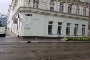 Dr. Dipl.Tzt. Lenka Hlouskova