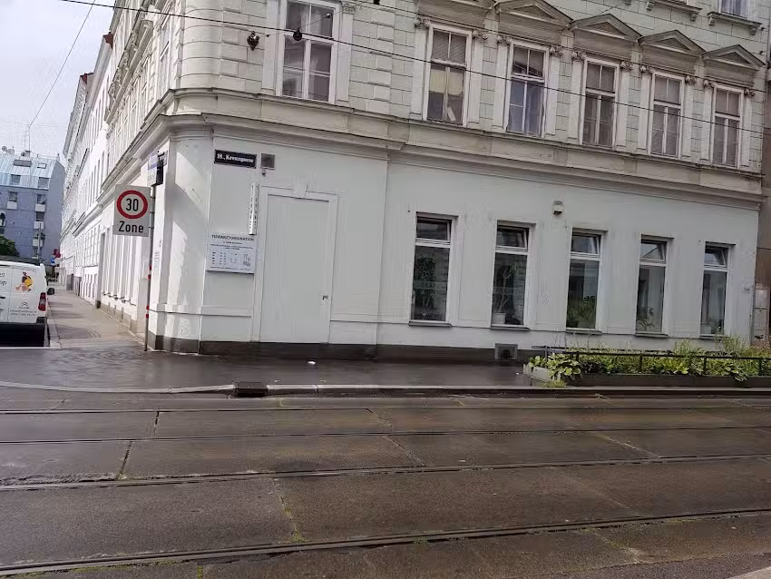 Dr. Dipl.Tzt. Lenka Hlouskova